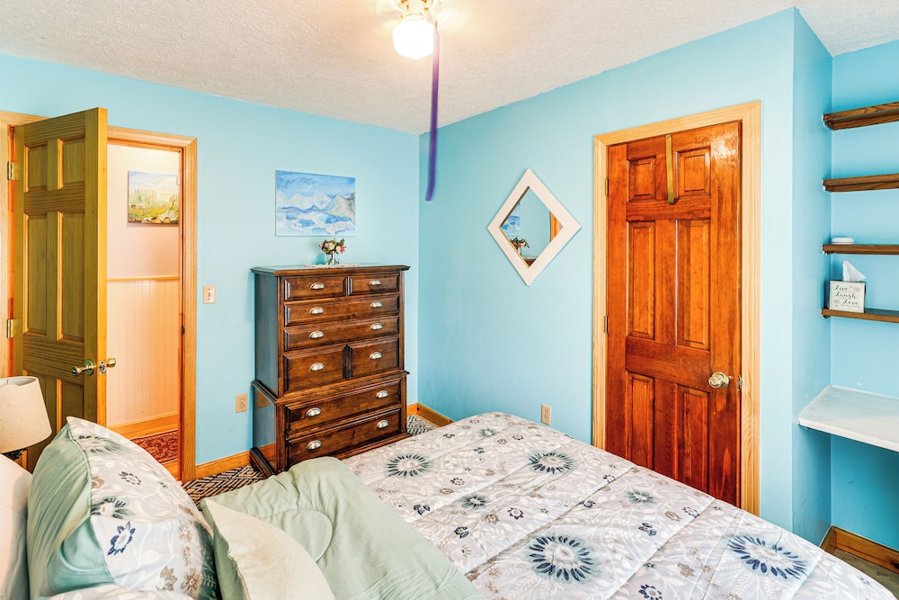 Family-friendly Home w/ Furnish Patio in Crystal!