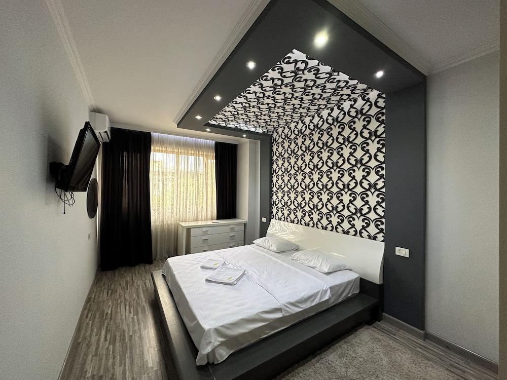 Apartment by Luxe Group MA777