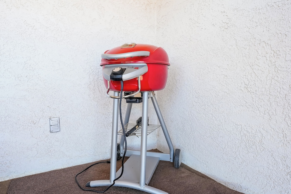 Las Palmas Condo w/ Pool Access in St George!