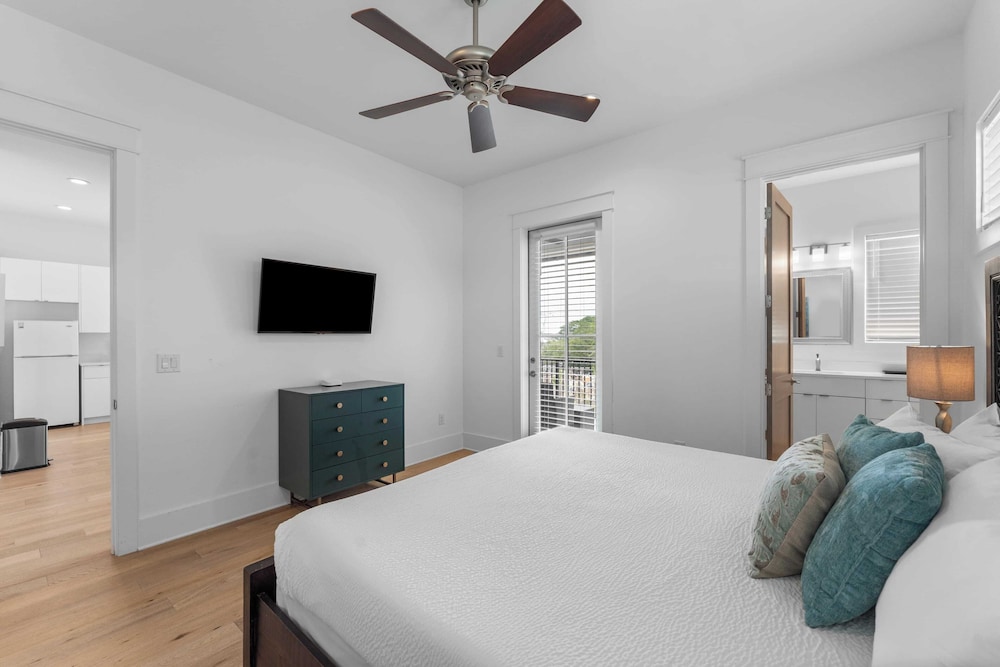 Walk to Beach + Pool, Hot Tub & Game Room 30A Ohana Grande by Avantstay