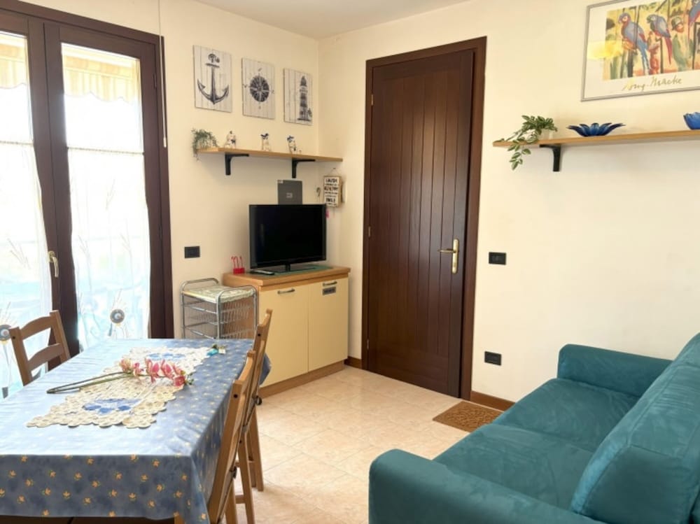Apartment With Pool View-beahost
