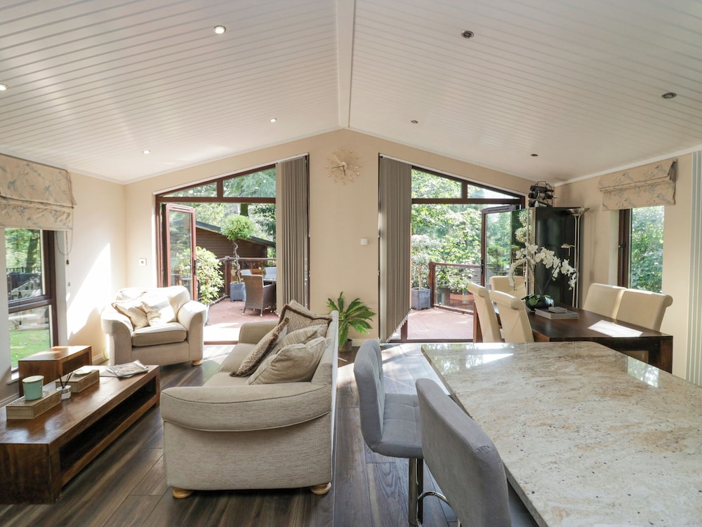 Tree House, Partial Lake Views