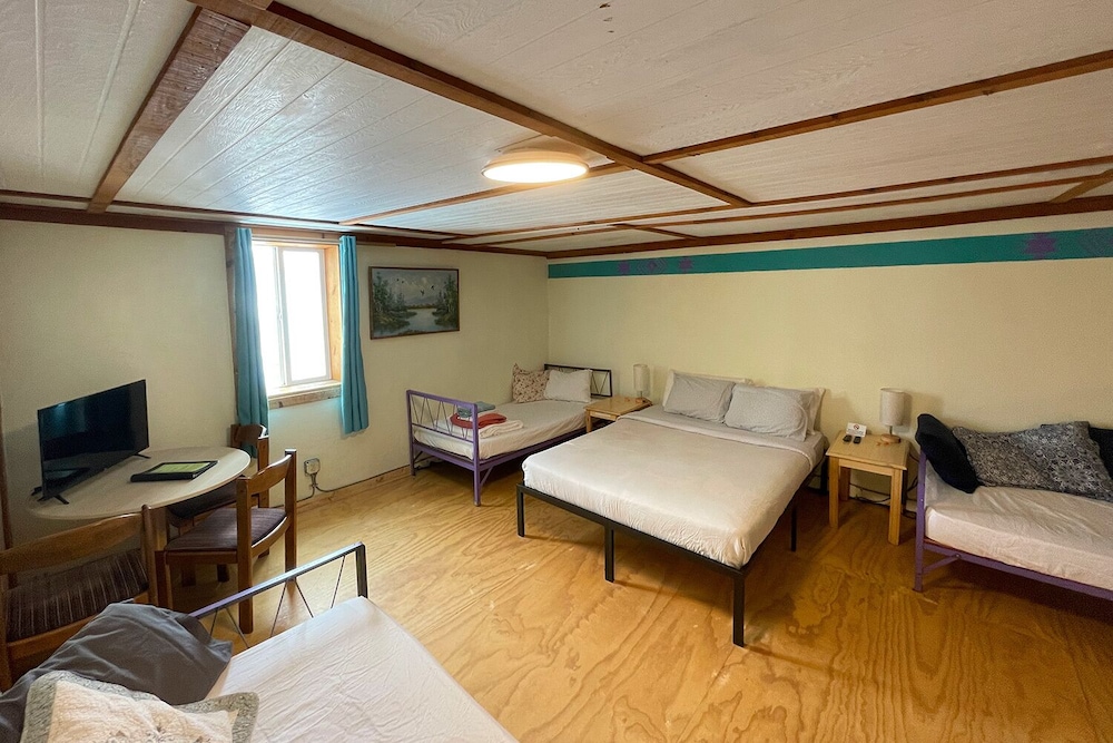 SnowMansion Taos Adventure Lodge