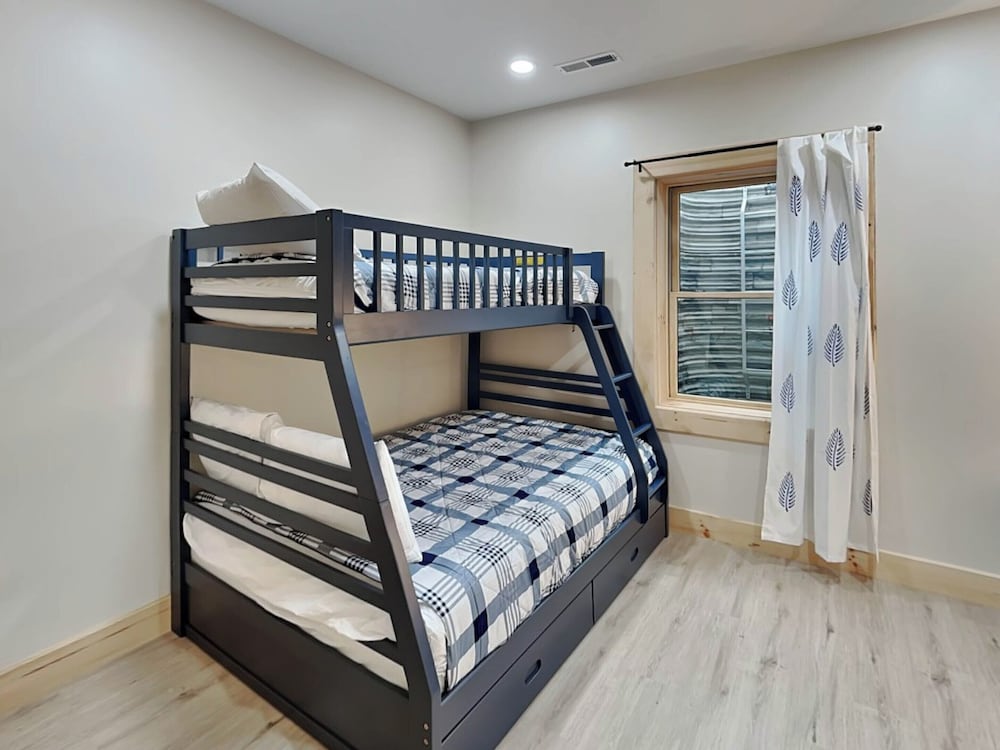 Majestic Manor by Taylor Made Deep Creek