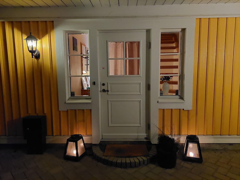 Johnnys Bed & Breakfast