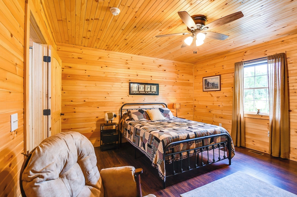 18 Mi to Red River Gorge: Beattyville Retreat