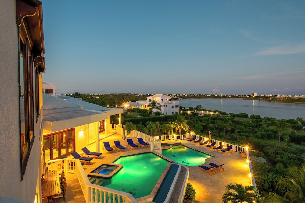 Sheriva Luxury Villas and Suites