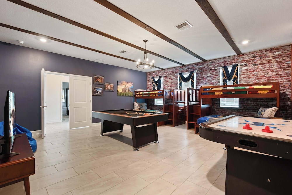 Luxury 10-bedroom Villa in Champions Gate Resort