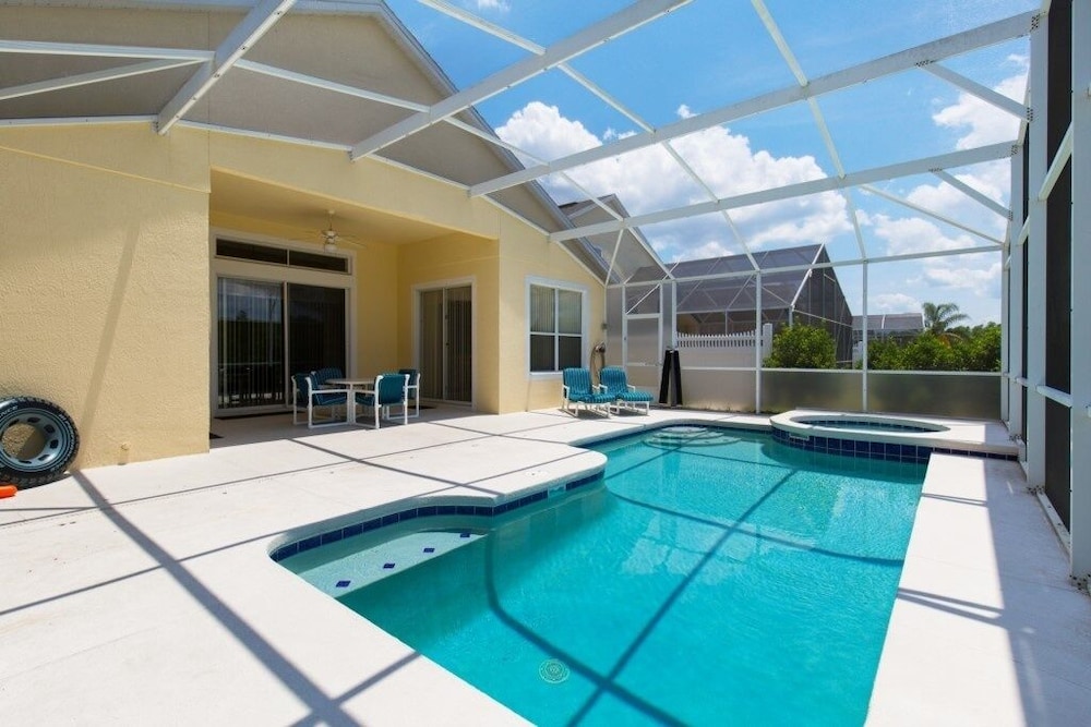 Stunning Golf Community Villa W/ Pool Near Disney 4 Bedroom Villa