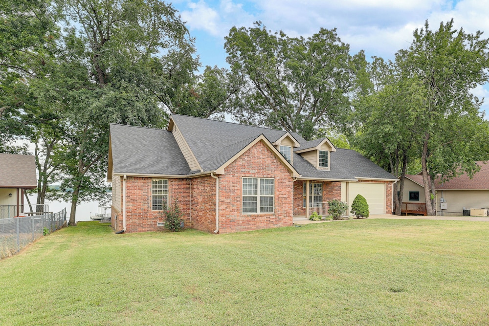 Bring Your Boat! Lakefront Home w/ Dock in Grove