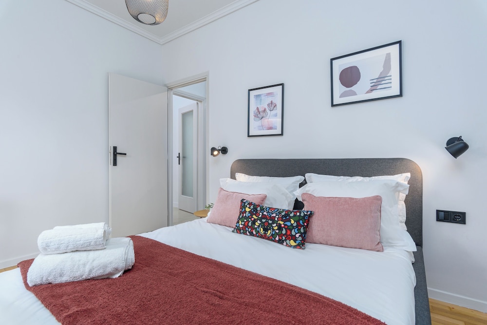 Zeus 2-Bedroom Apt with Acropolis View
