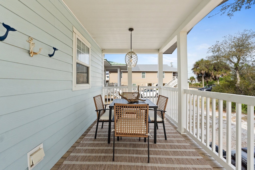 Pet Friendly Beach House - Hakuna Matata