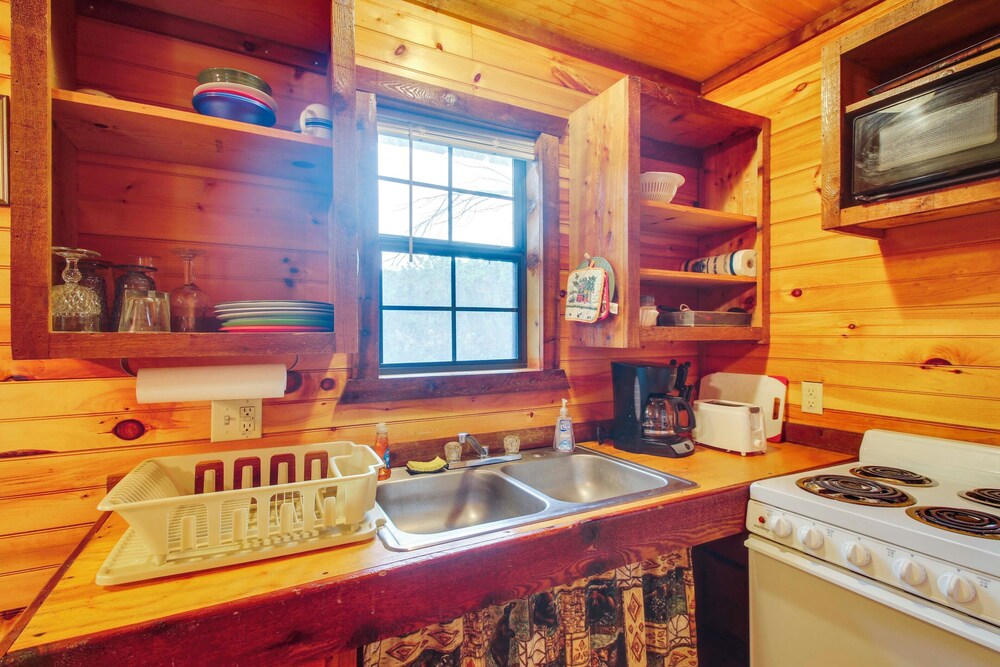 Cedar Falls Cabins #6: Hillside w/ Views!