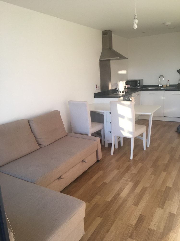 Bright & Modern 1 Bedroom Flat in Shepherds Bush
