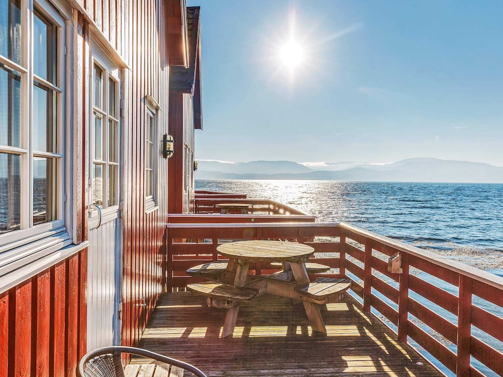 6 Person Holiday Home in Brekstad-by Traum