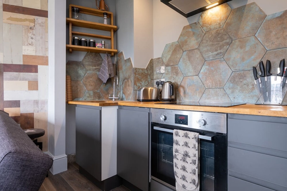 Host Stay Wakefield Apartment