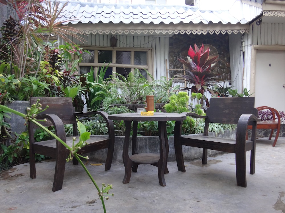 Stay With Me Guesthouse