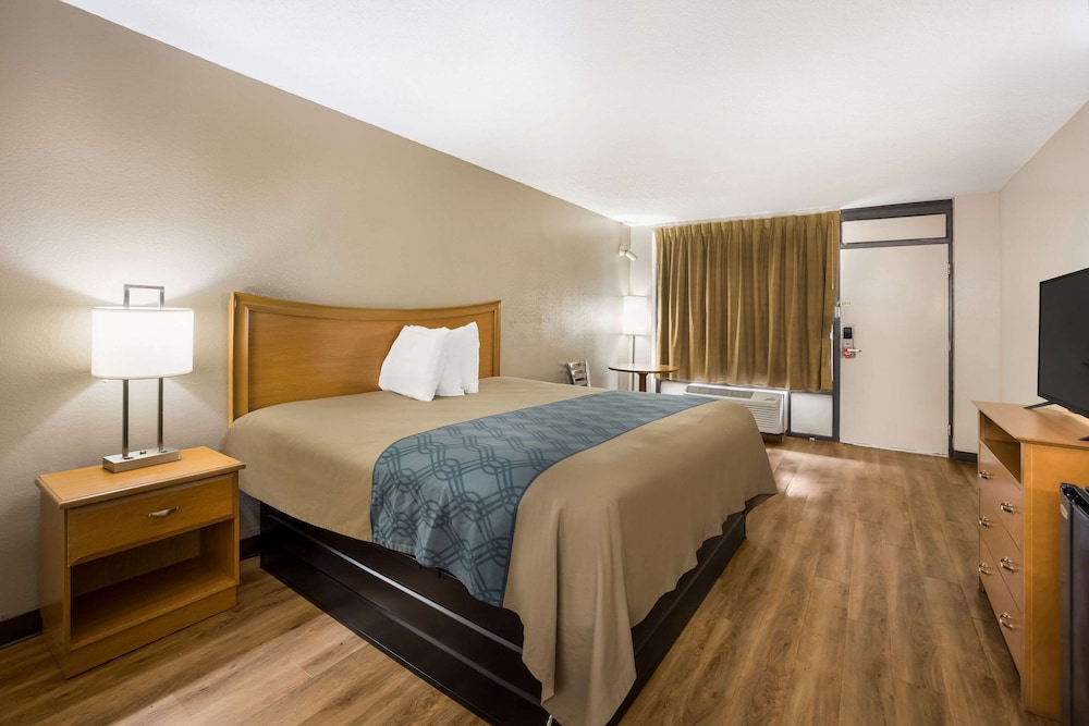 Econo Lodge Live Oak - Property Image 7