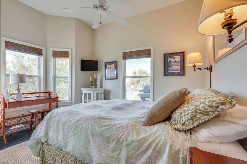 Marina & Golf Course Views: Edisto Island Home