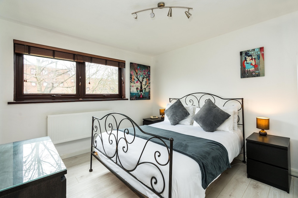 Luxury Islington Apartment With Balcony