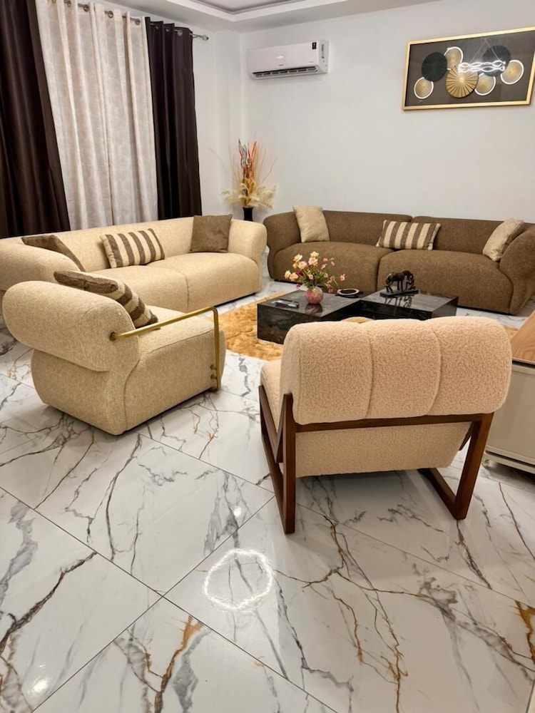 Everluxe Residence