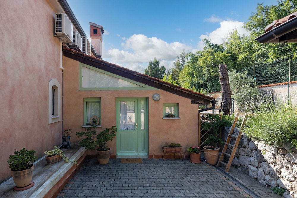 Tiny House With Private Pool Kostrena en Kostrena