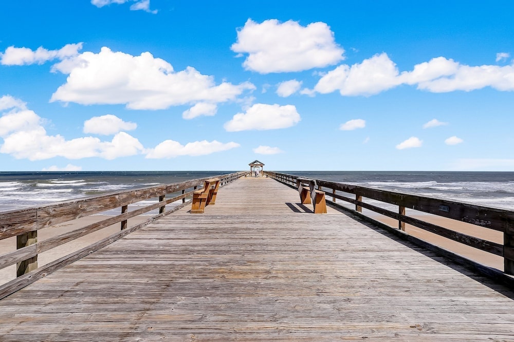 663 Amelia By The Sea 2 Bedroom Condo