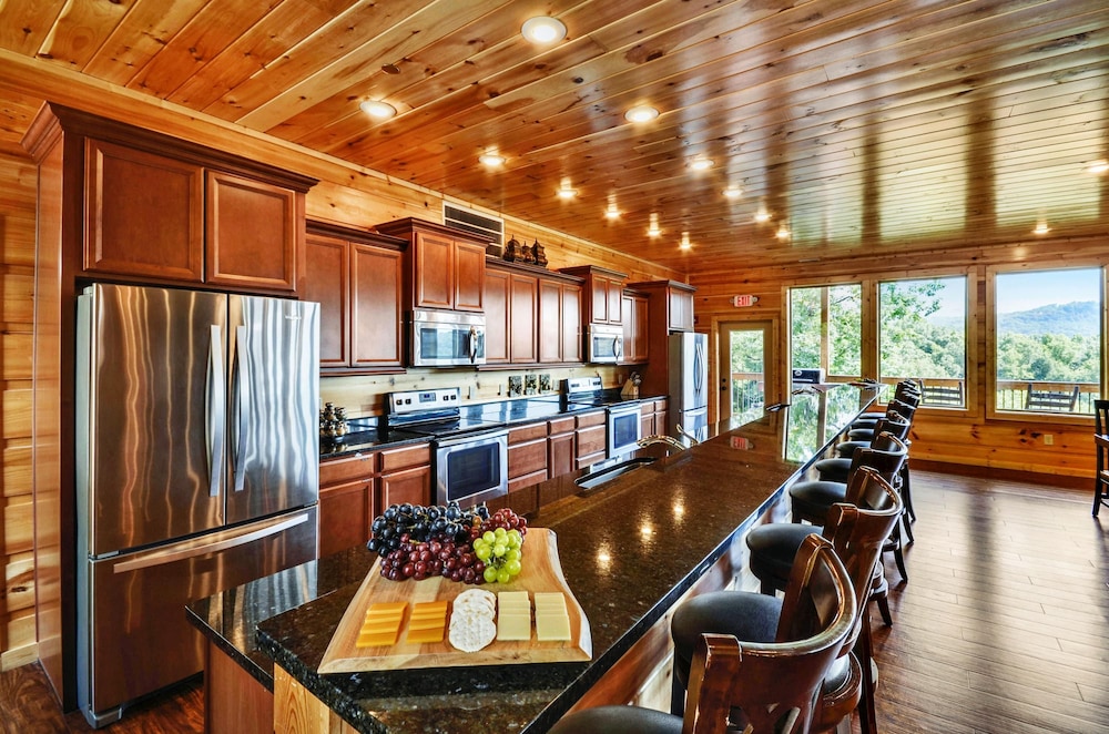 Luxury 14BR Haven: Views Games Hot Tubs More, Foto 8
