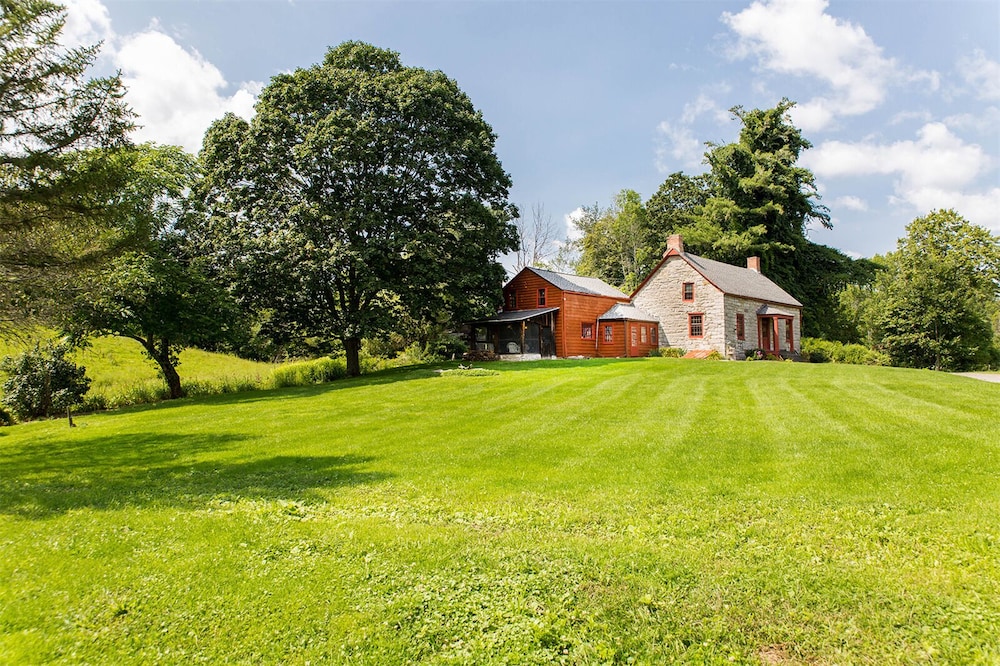 1735 Stone Farmhouse view 3