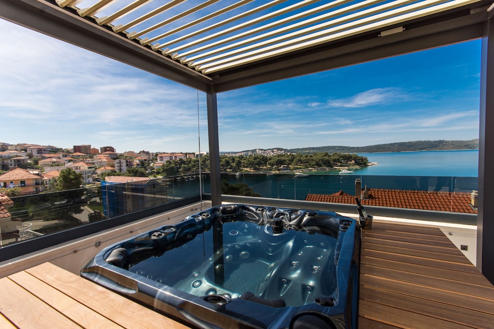 Luxury Apartments Royal M with Pool