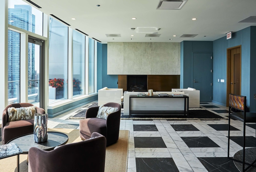 Lux 67fl Apt Lake Views Top Residential Sky Deck