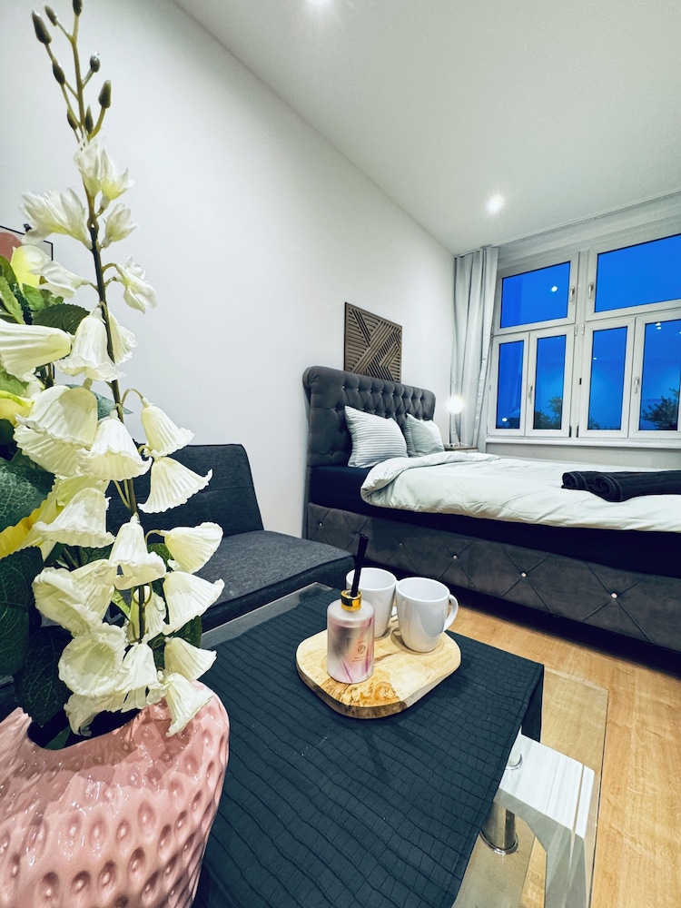 Lovely 4BR Apt Near Kaufpark Alterlaa
