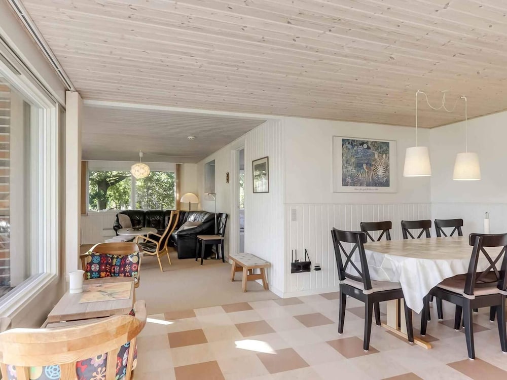 5 Star Holiday Home in Humble