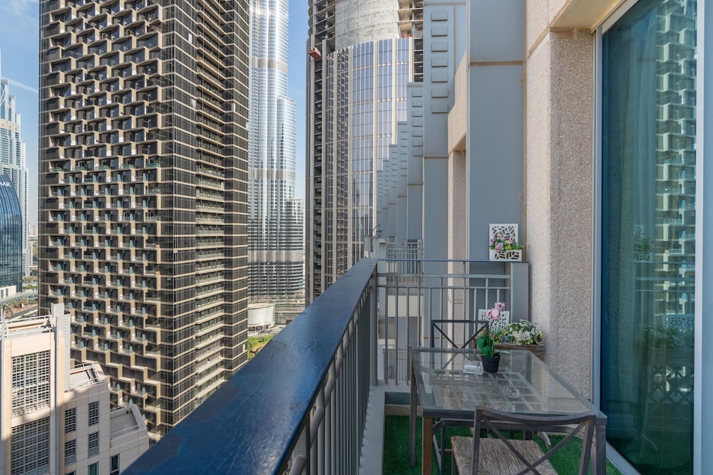 Lux BnB Stand Point -Burj Views