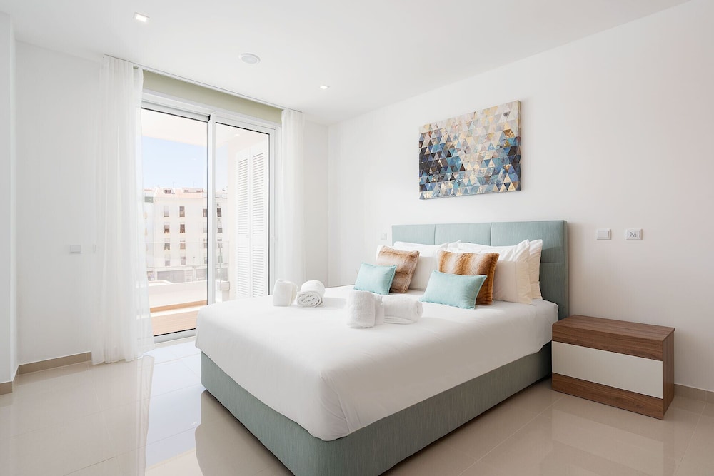 Lagos Marina View 2 With Pool by Homing