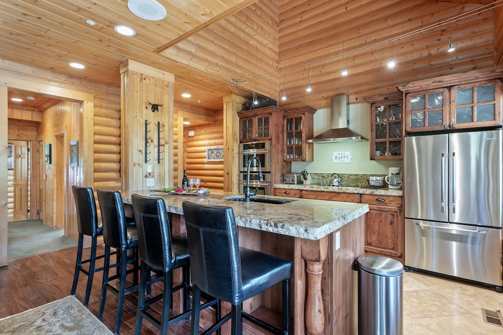 Chaparral at Deer Valley Resort - Three Bedroom Condo with Hot Tub #102 3 Condo