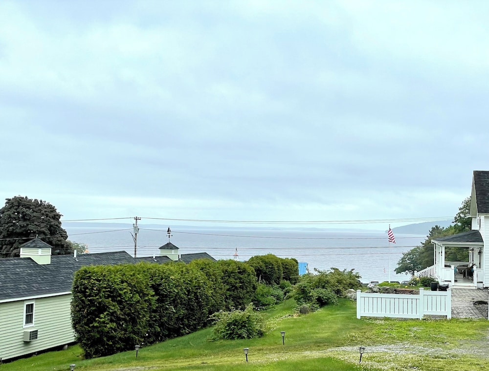 Seascape Motel & Cottages