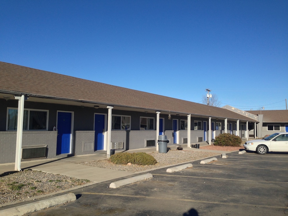 Four Corners Inn