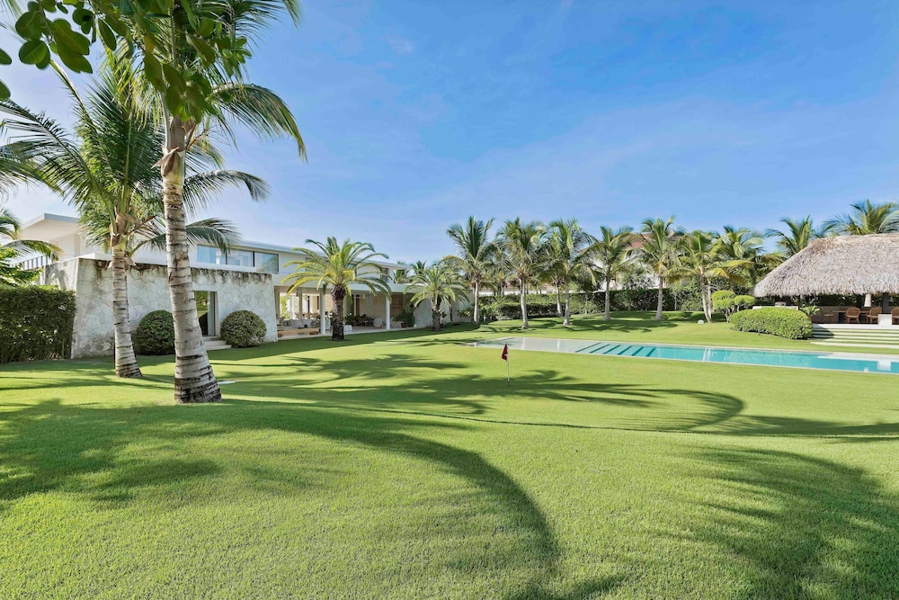 Magnificent 5BR Modern Tropical Villa With Pool