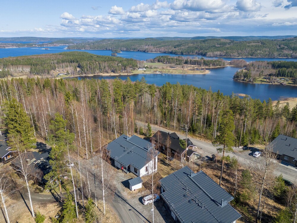 Spacious 2BR Cabin at Riihivuori Peak