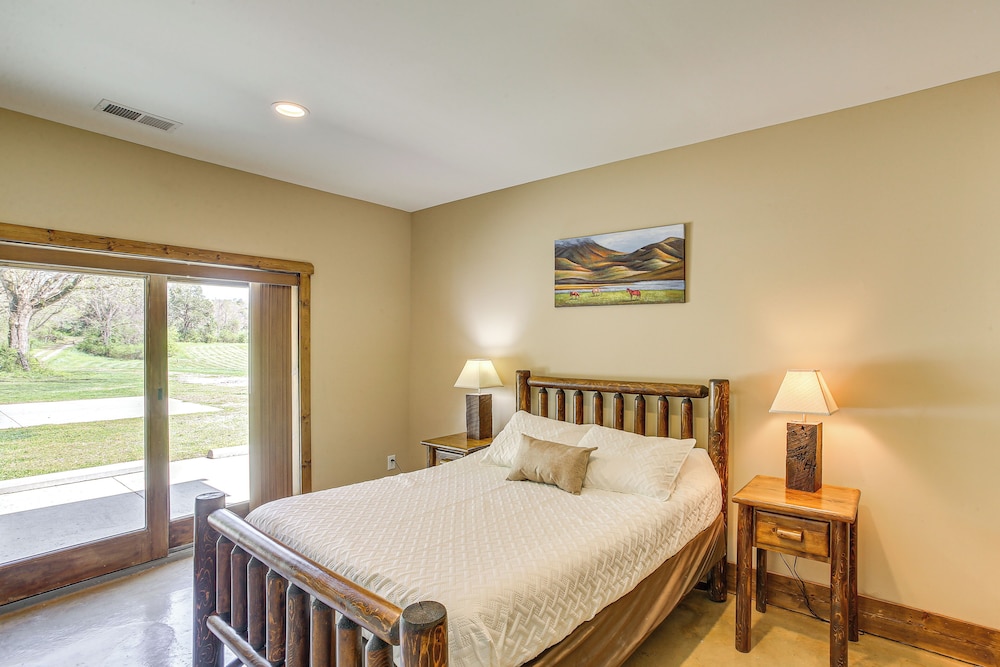 Spacious Group Getaway Near Cumberland River!