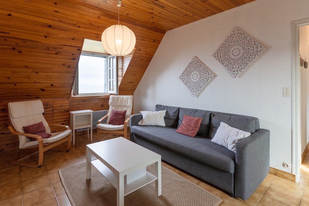 Apartment in Lampaul-plouarzel by the Beach
