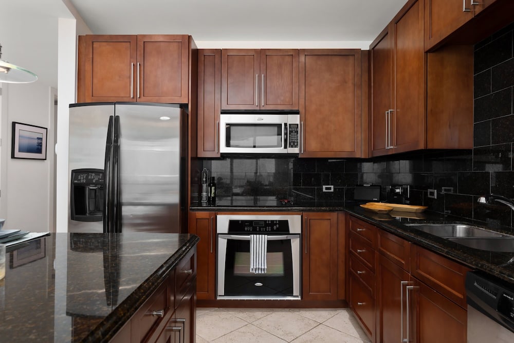 Prestigious Luxury Beach & Bay Patios Xl Size 3 Bedroom Apts