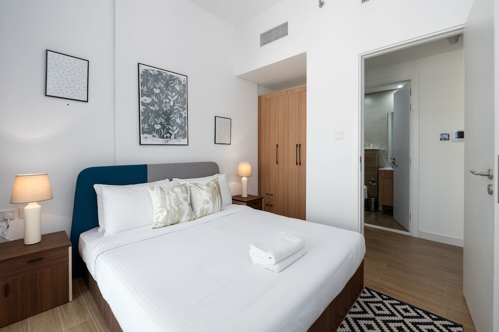 Urban 1BR in Masdar City w Pool View Balcony