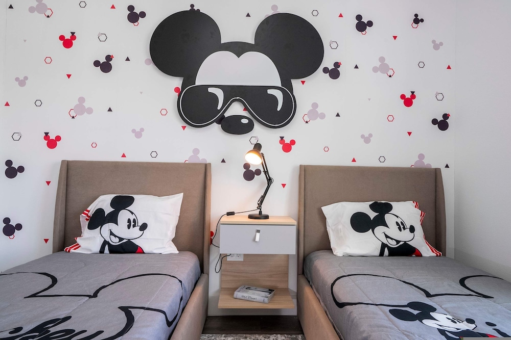 Family Friendly Home With Themed Rooms Pool