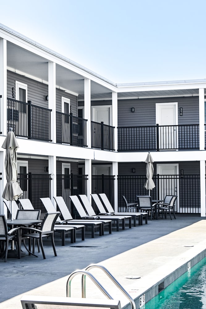 Atlantic Oceanfront Hotel