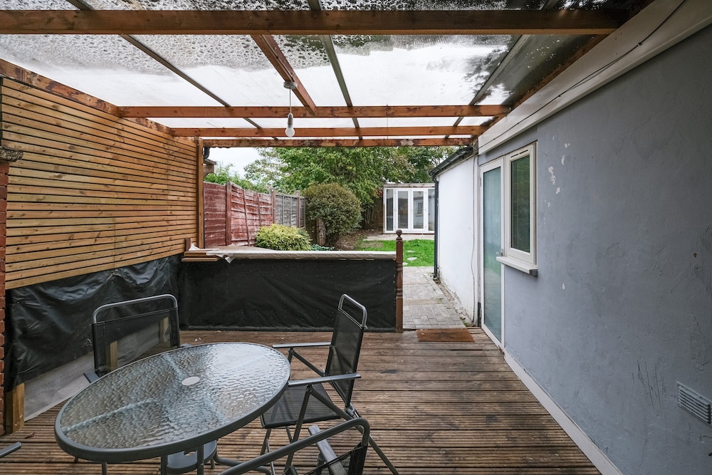 Modern 4 Bedroom Hse Garden in Feltham