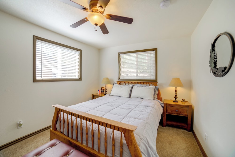 Mtn-view Oasis w/ Pool Access in Garden Valley