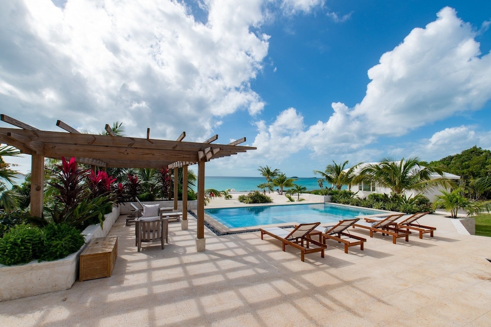 Seaesta - Brand New Estate W/pool & Private Backyard Beach 6 Bedroom Home