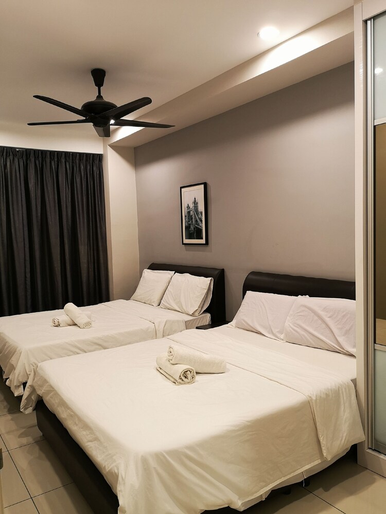 Mansion One 2 Bedroom Apartment photo 3